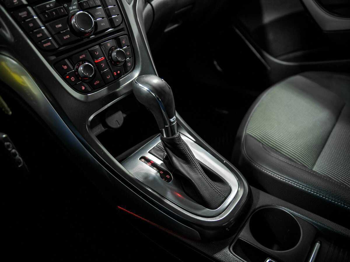 Opel Astra с пробегом — 2011 год. Фото: #9