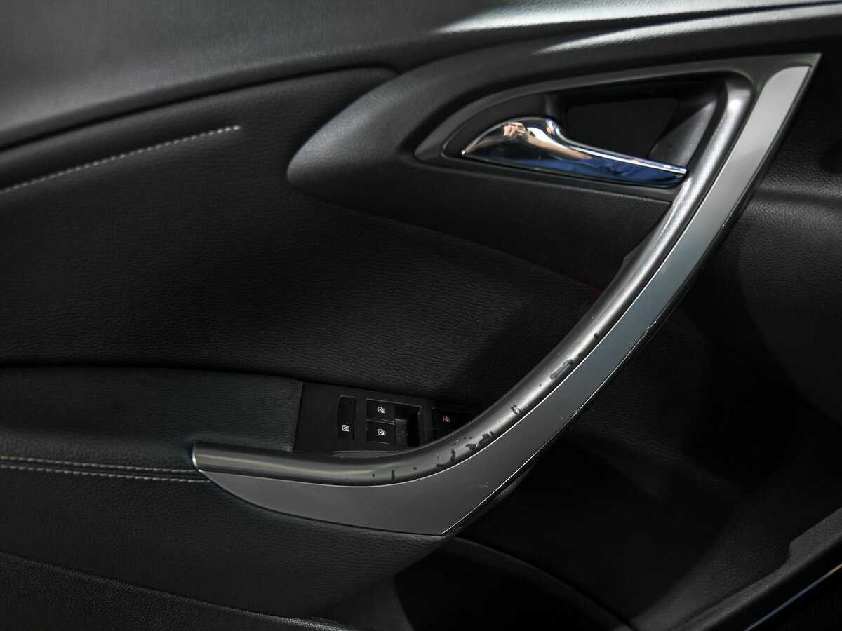 Opel Astra с пробегом — 2011 год. Фото: #10