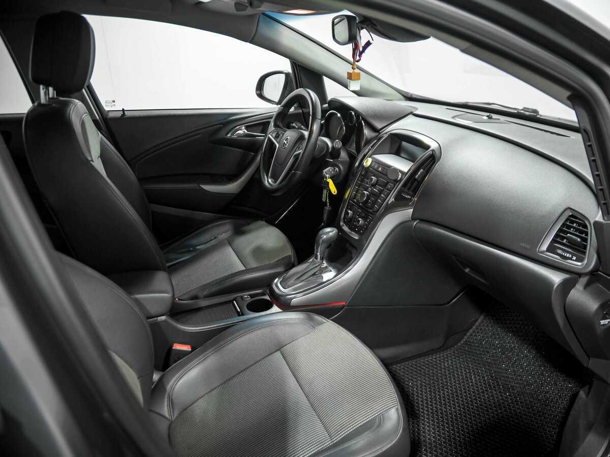 Opel Astra с пробегом — 2011 год. Фото: #13