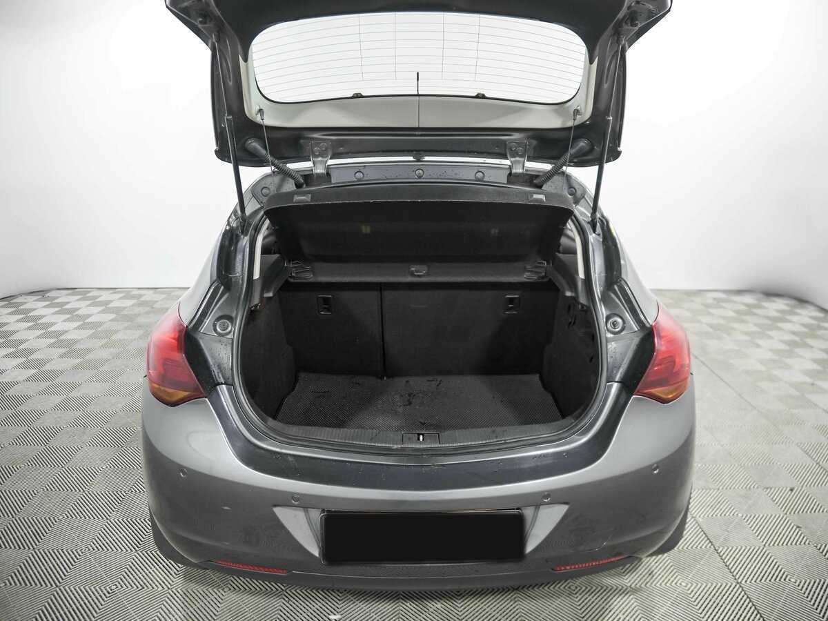 Opel Astra с пробегом — 2011 год. Фото: #14