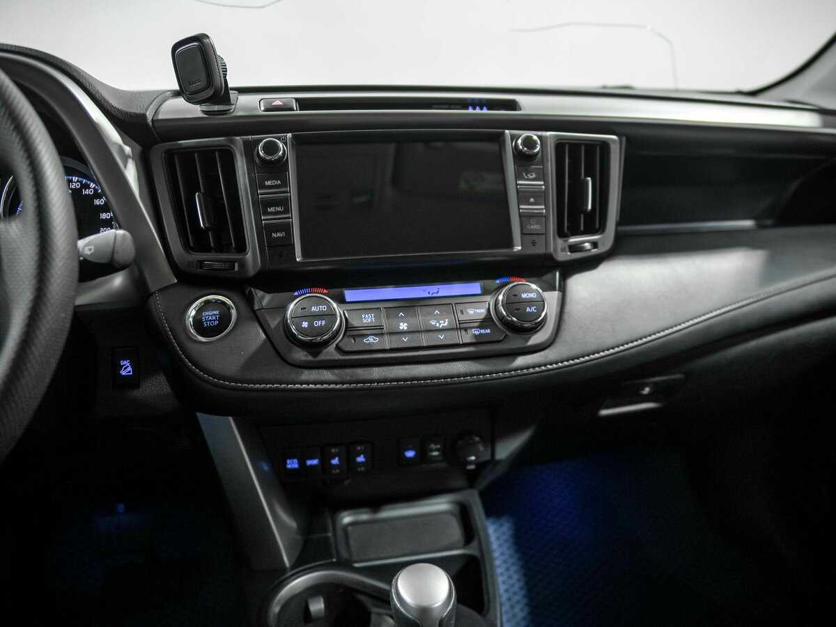 Toyota RAV4 с пробегом — 2017 год. Фото: #10