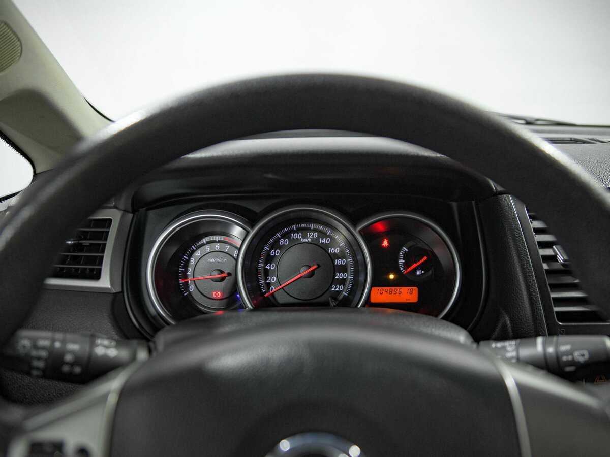 Nissan Tiida с пробегом — 2010 год. Фото: #6