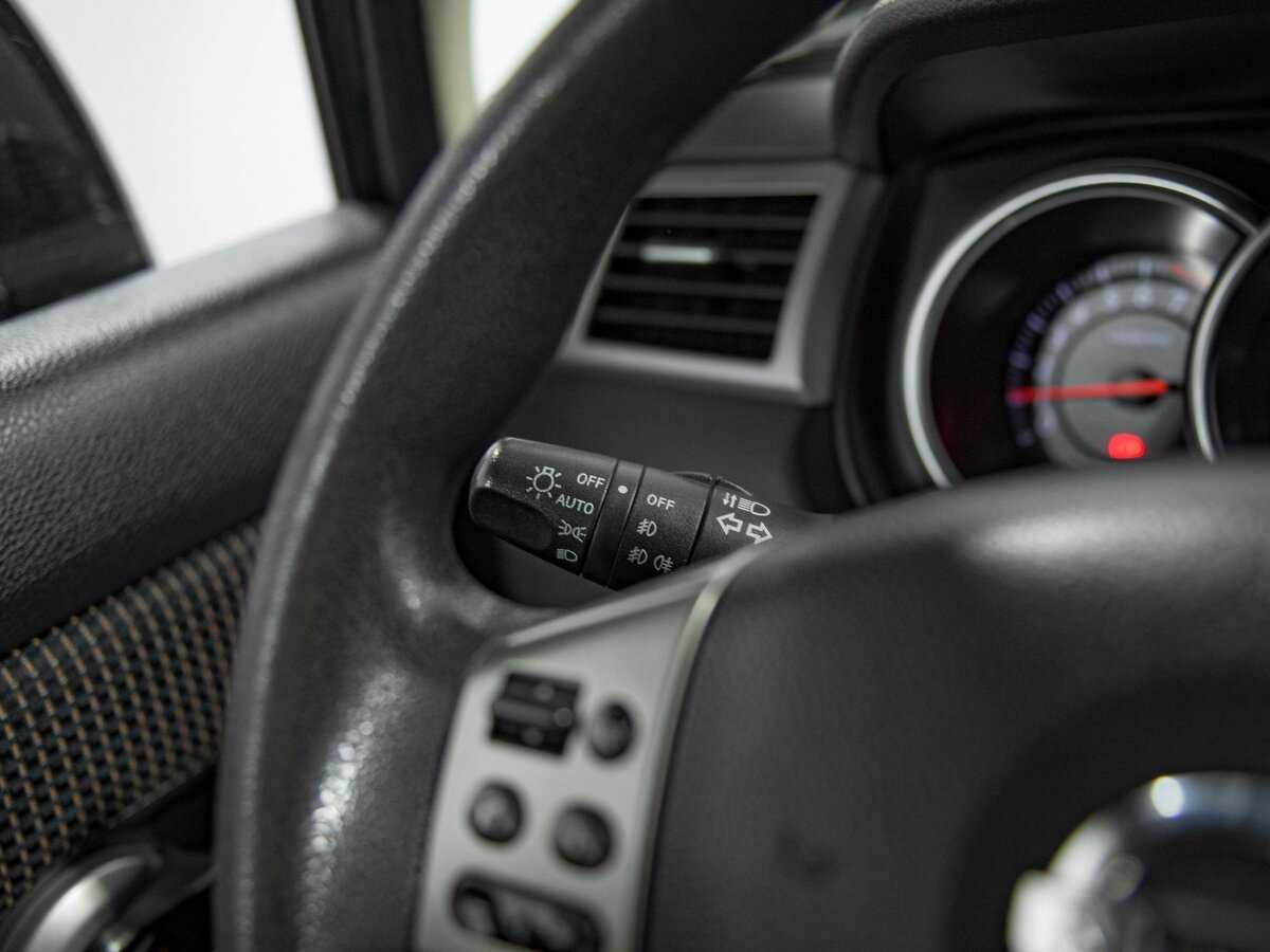 Nissan Tiida с пробегом — 2010 год. Фото: #7