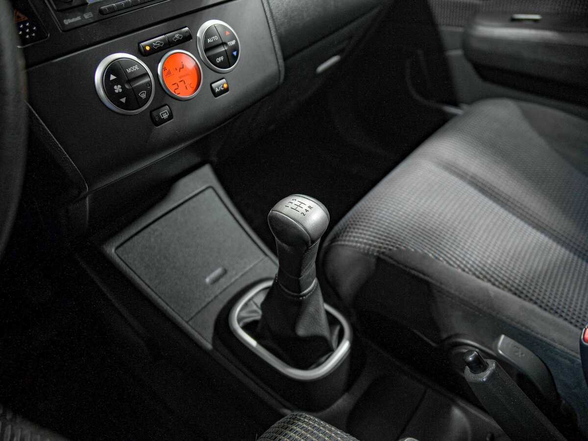 Nissan Tiida с пробегом — 2010 год. Фото: #11