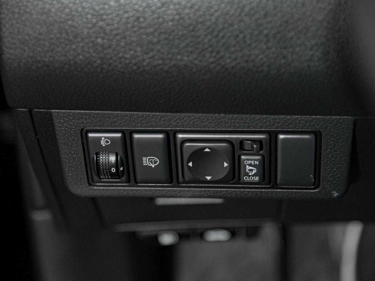 Nissan Tiida с пробегом — 2010 год. Фото: #13