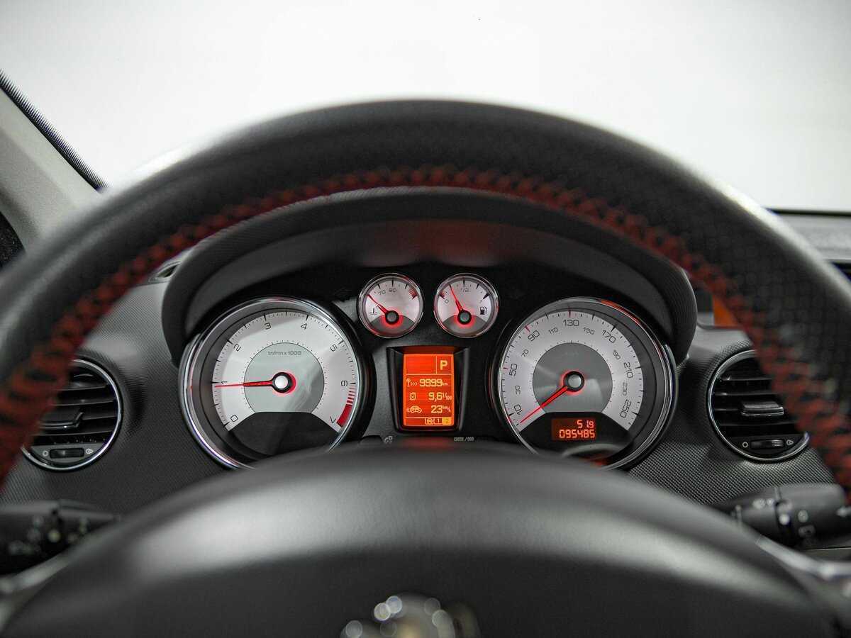 Peugeot 308 с пробегом — 2011 год. Фото: #6