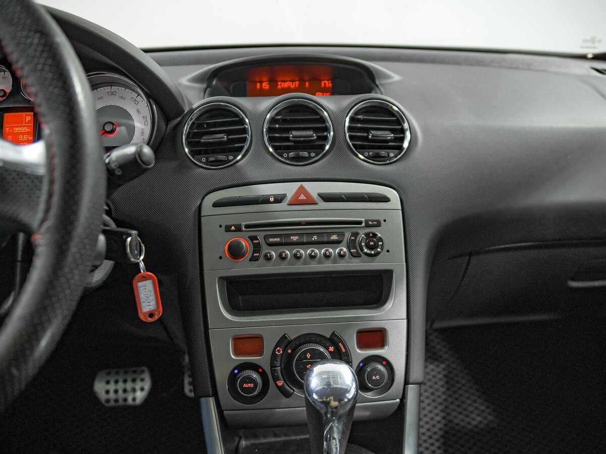 Peugeot 308 с пробегом — 2011 год. Фото: #8