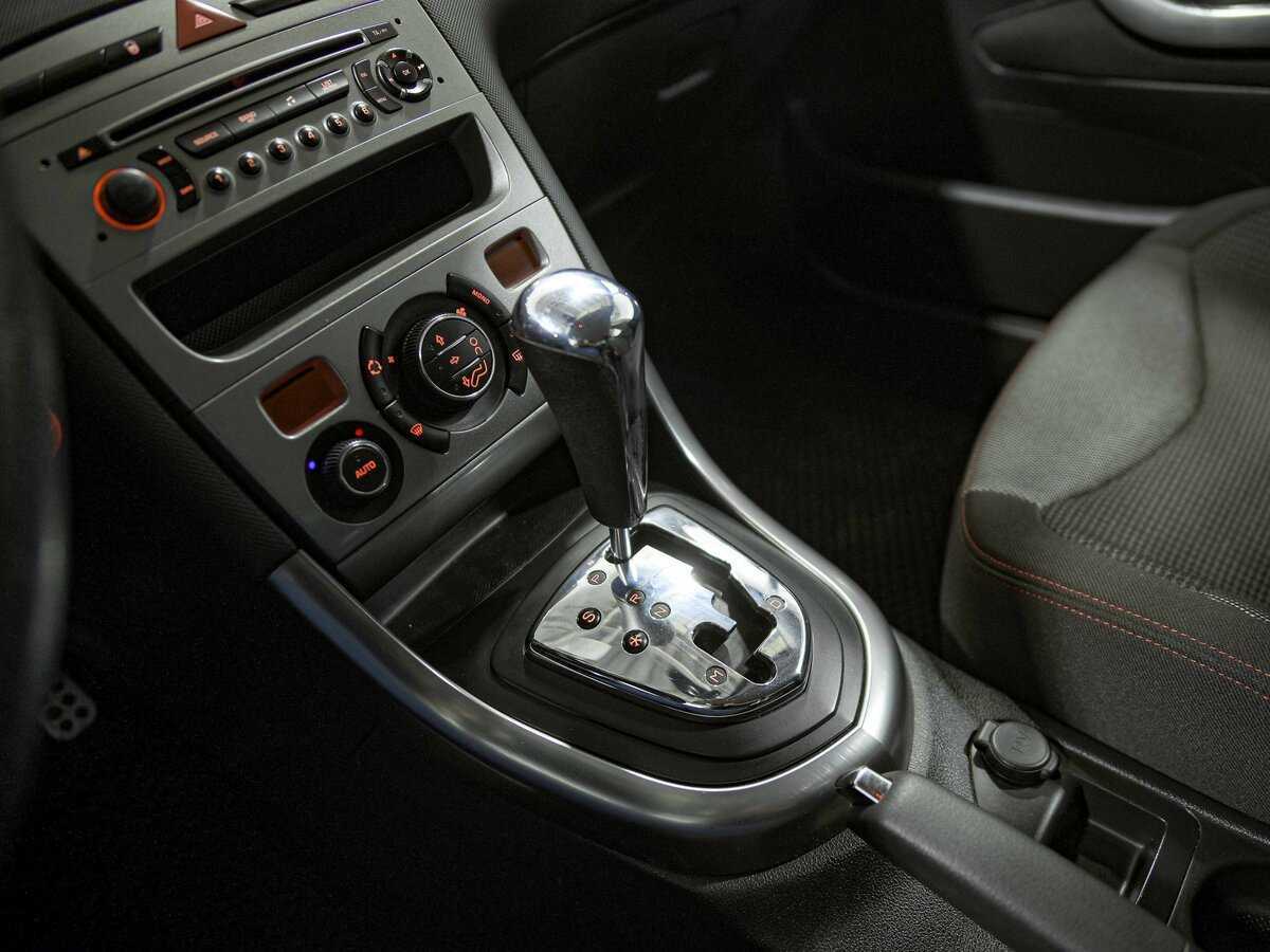 Peugeot 308 с пробегом — 2011 год. Фото: #9