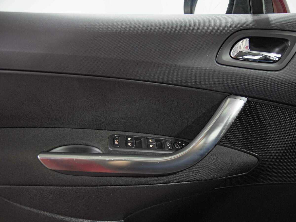 Peugeot 308 с пробегом — 2011 год. Фото: #10