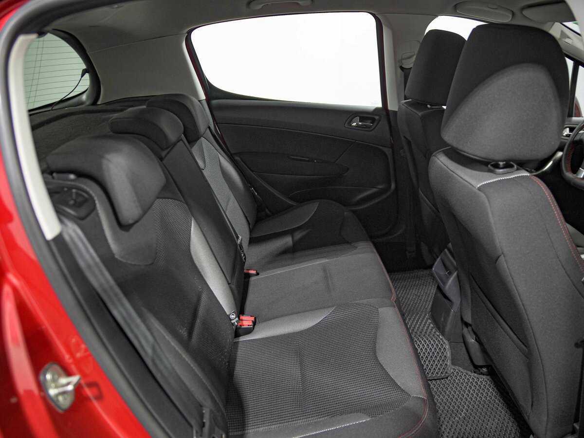 Peugeot 308 с пробегом — 2011 год. Фото: #11