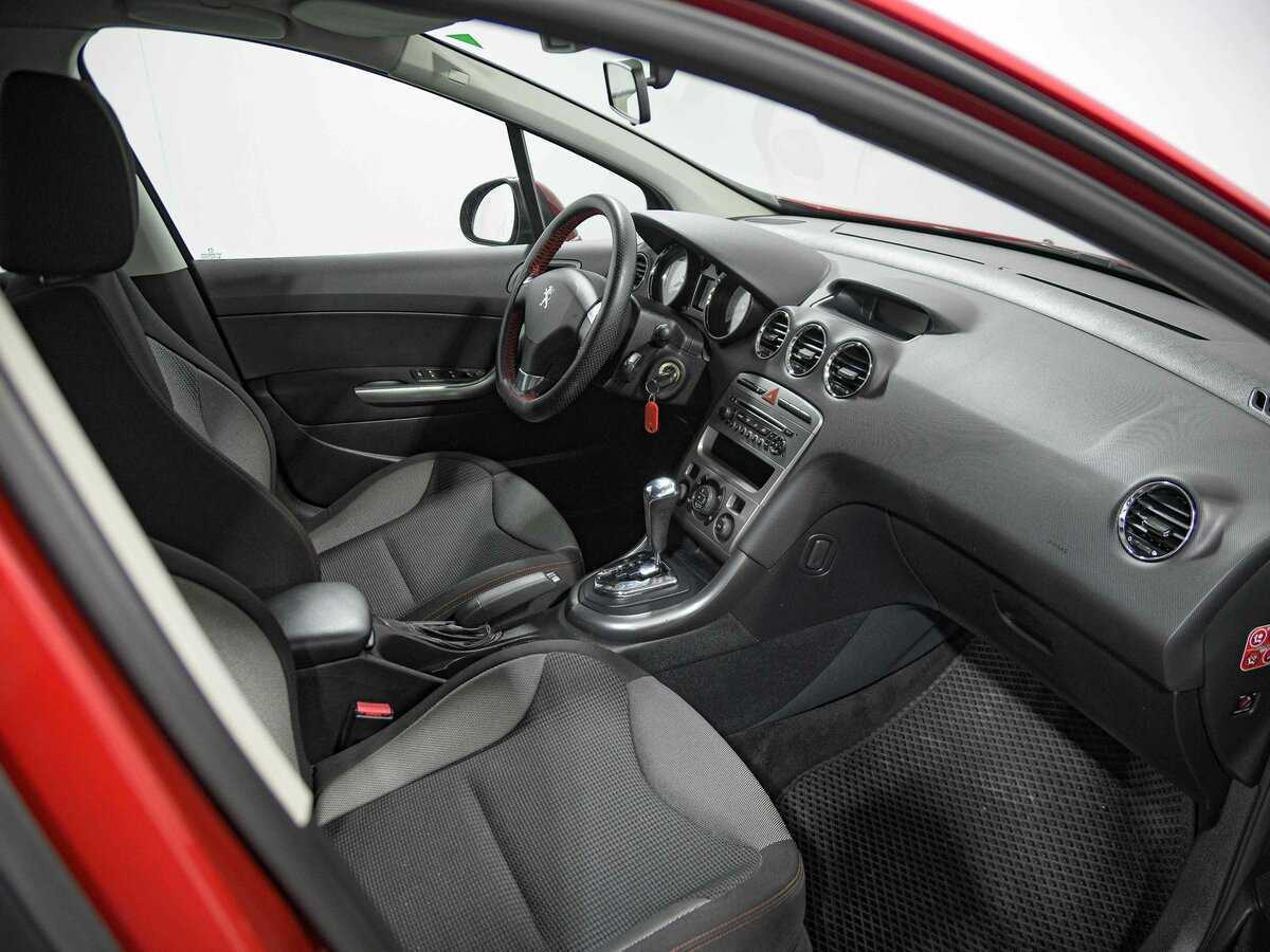 Peugeot 308 с пробегом — 2011 год. Фото: #12