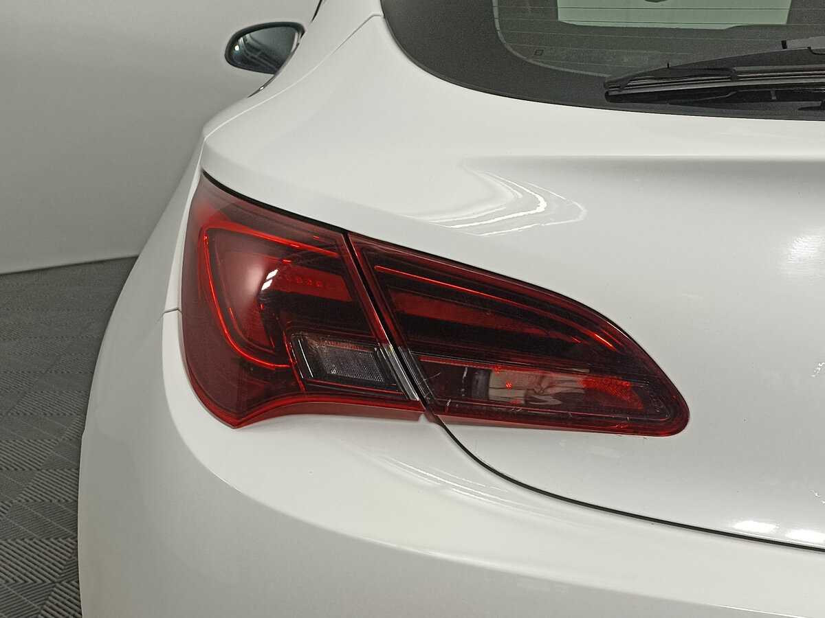 Opel Astra с пробегом — 2013 год. Фото: #7