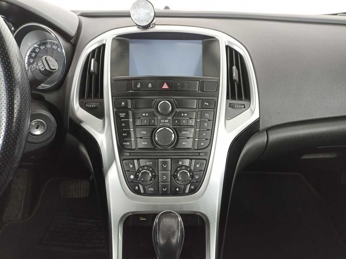 Opel Astra с пробегом — 2013 год. Фото: #13