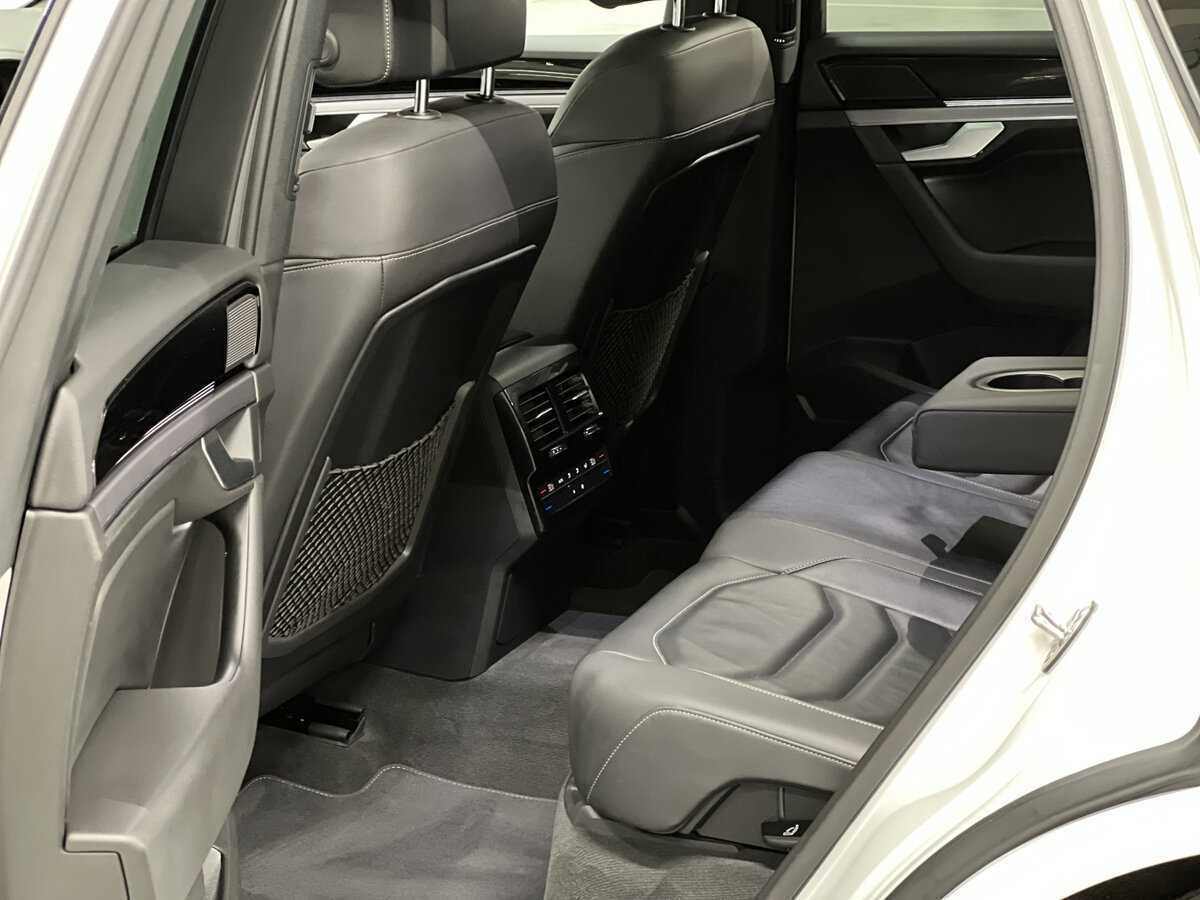 Volkswagen Touareg с пробегом — 2018 год. Фото: #11