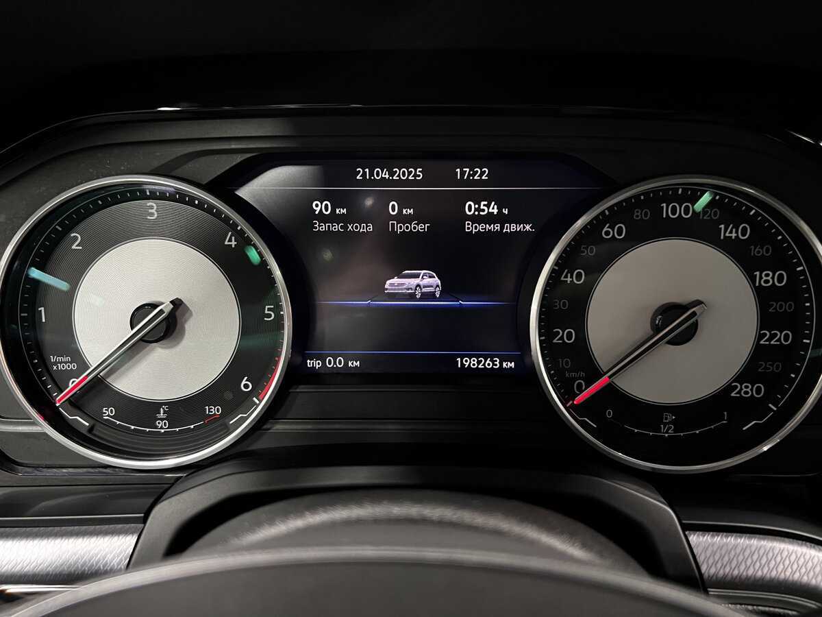 Volkswagen Touareg с пробегом — 2018 год. Фото: #12