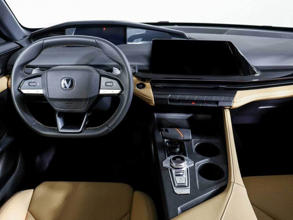 Changan UNI-V с пробегом — 2023 год. Фото: #8