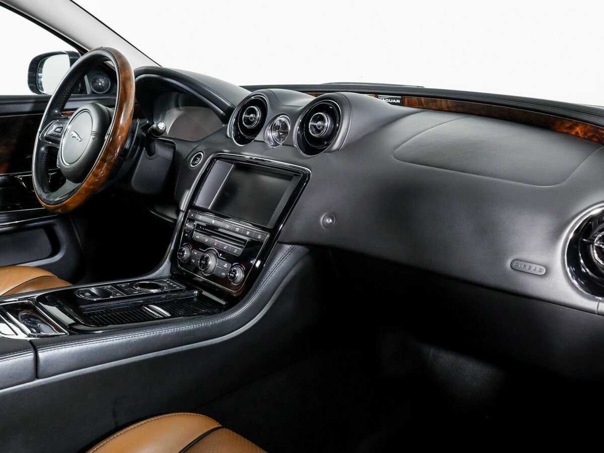 Jaguar XJ с пробегом — 2017 год. Фото: #5