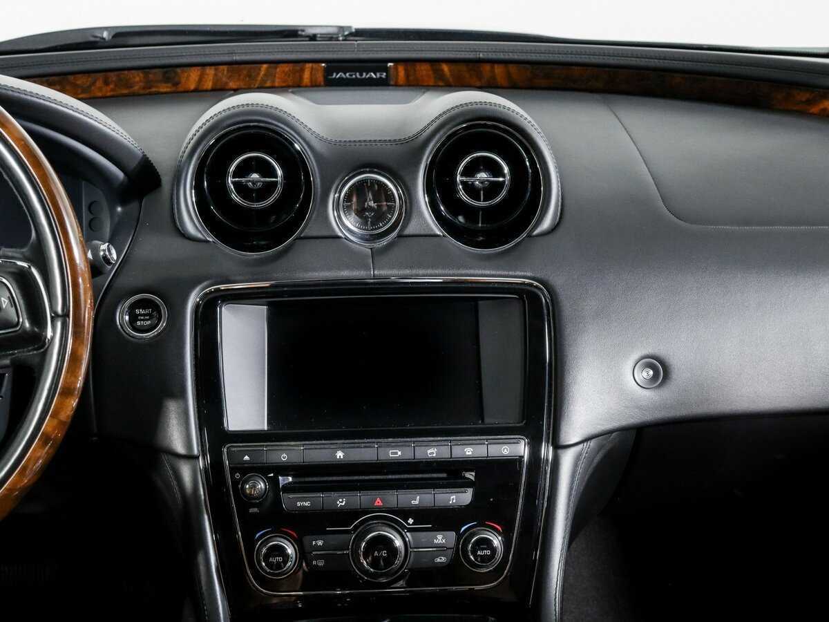 Jaguar XJ с пробегом — 2017 год. Фото: #9