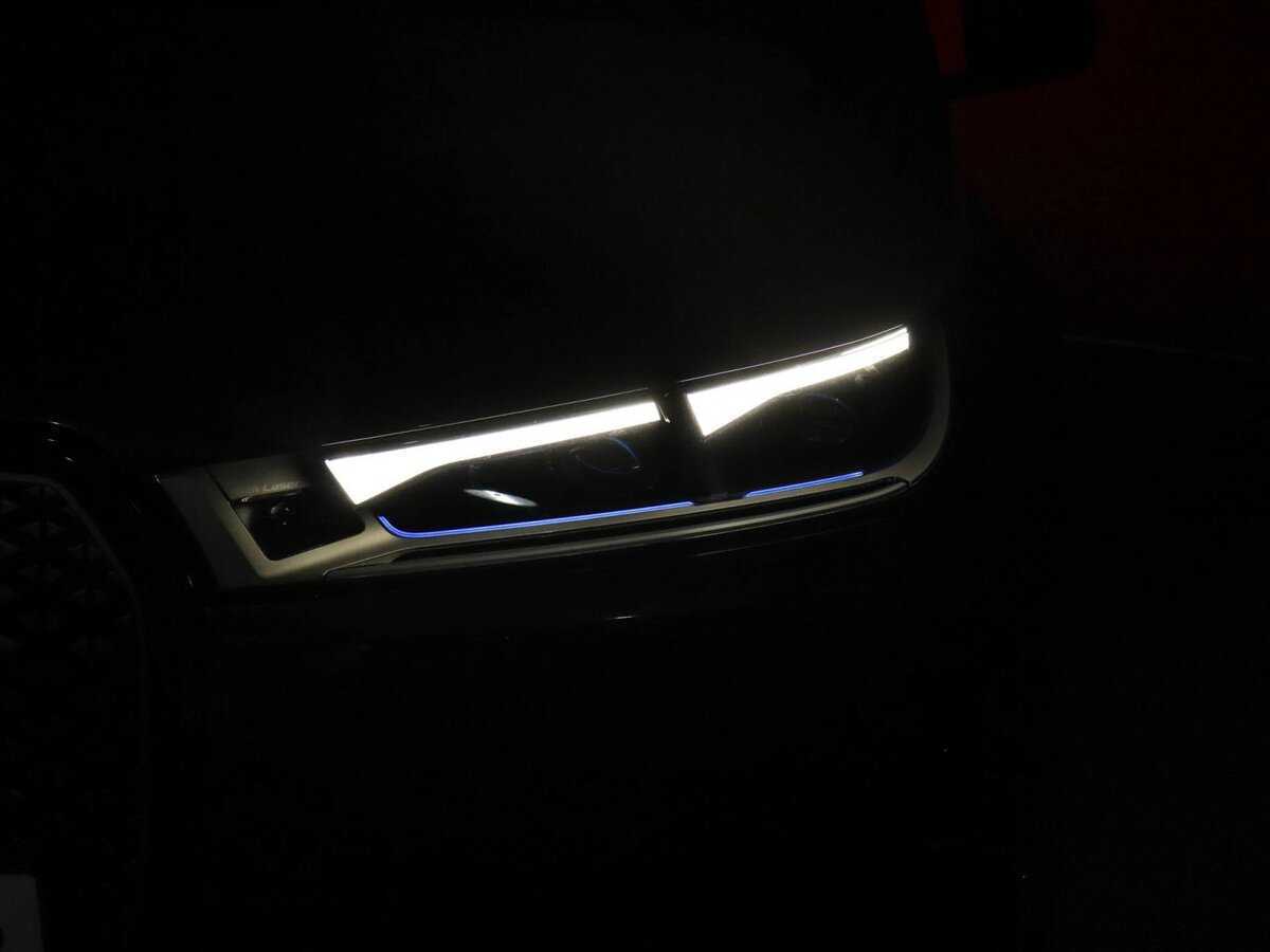 BMW iX с пробегом — 2022 год. Фото: #11