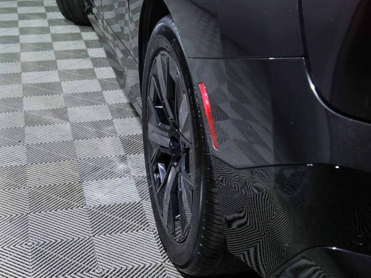 BMW iX с пробегом — 2022 год. Фото: #17