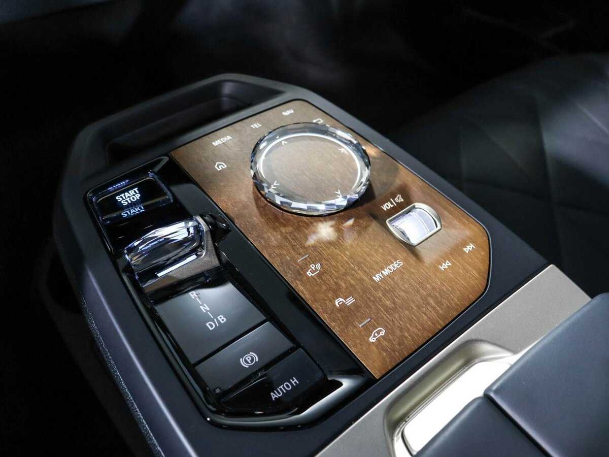 BMW iX с пробегом — 2022 год. Фото: #23