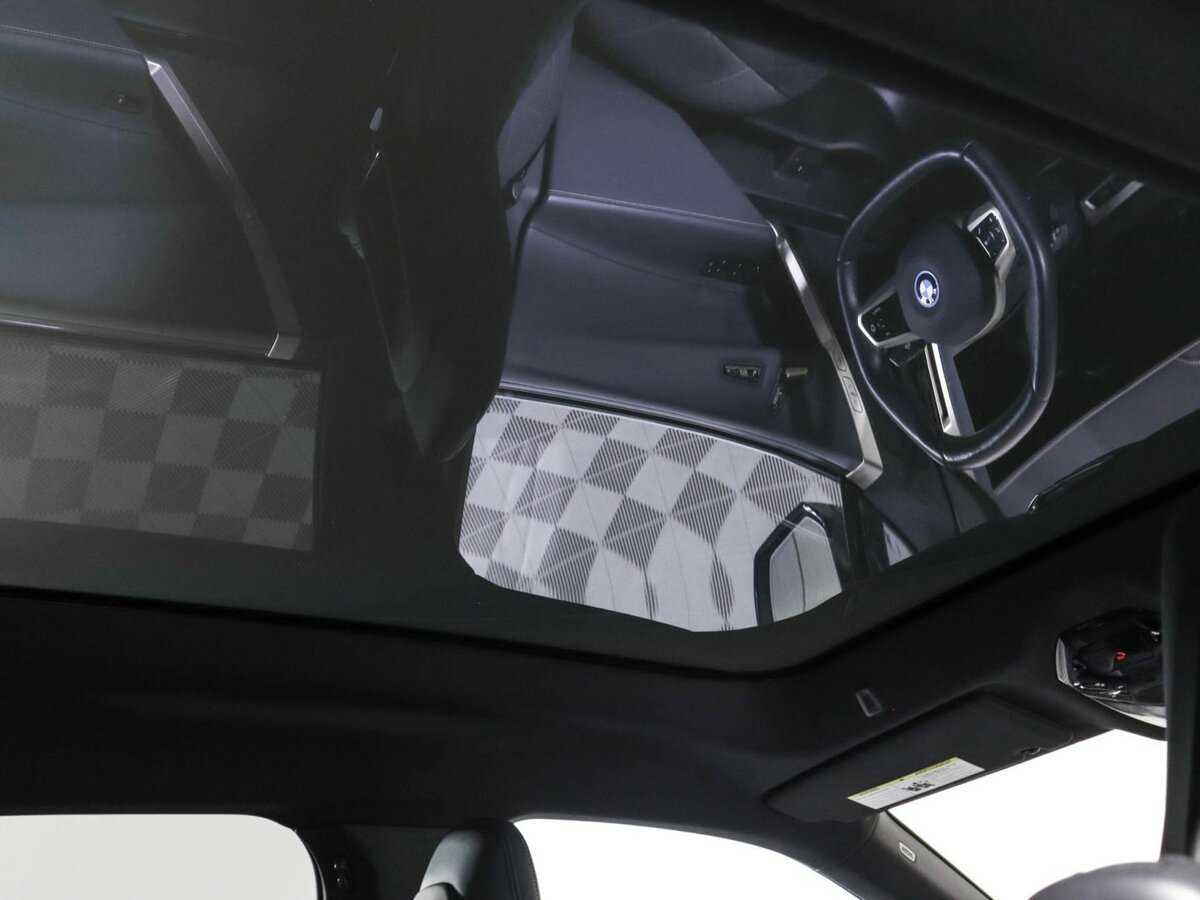 BMW iX с пробегом — 2022 год. Фото: #27