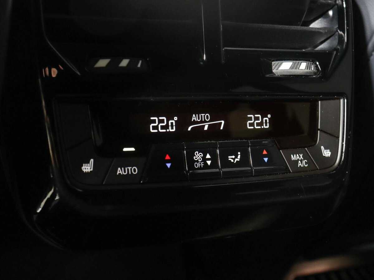 BMW iX с пробегом — 2022 год. Фото: #30