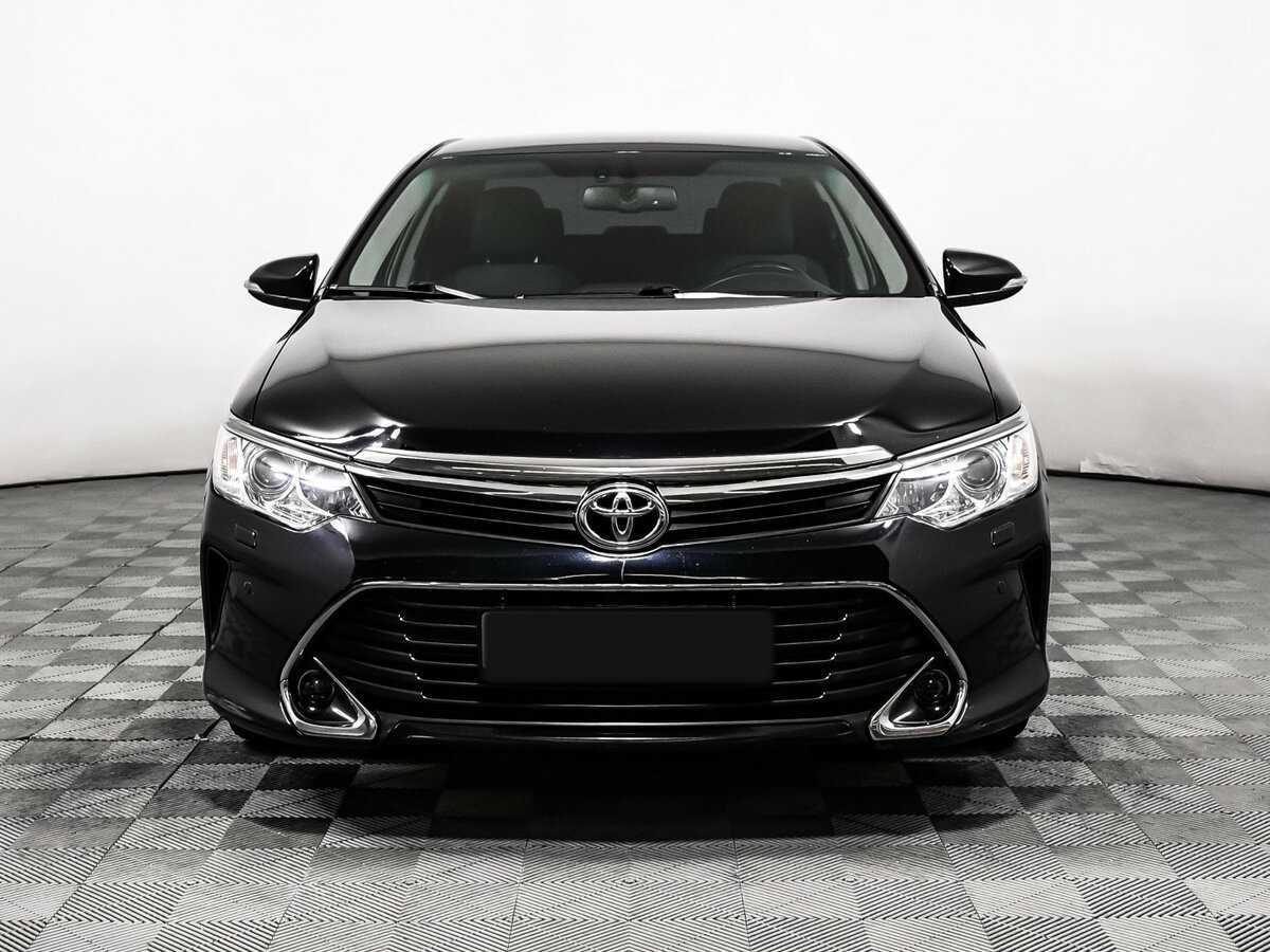Toyota Camry с пробегом — 2018 год. Фото: #1