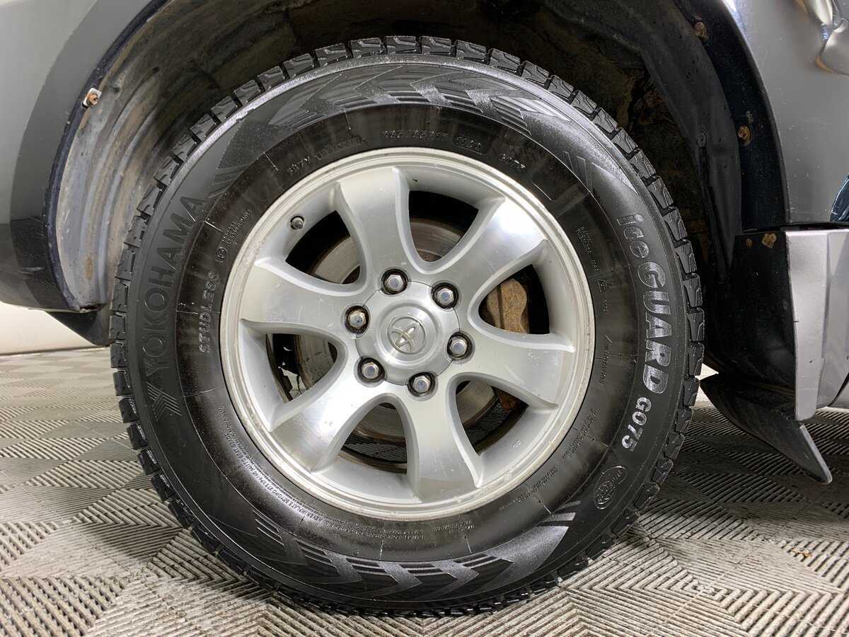 Toyota Land Cruiser Prado с пробегом — 2006 год. Фото: #8