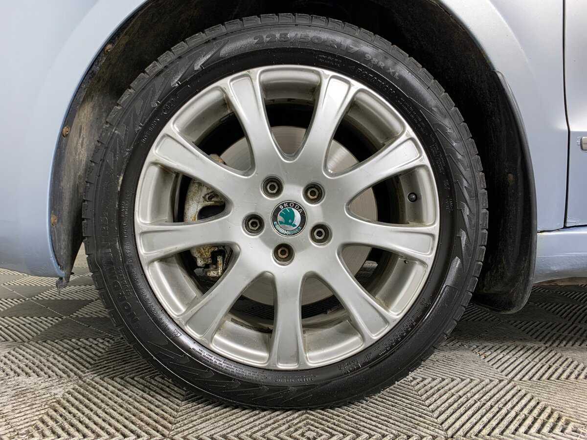 Skoda Superb с пробегом — 2011 год. Фото: #8