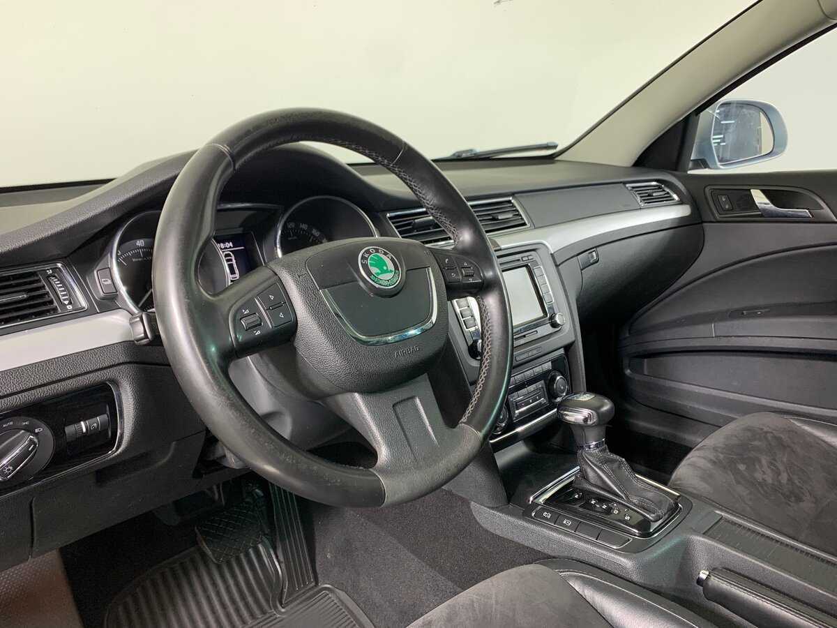 Skoda Superb с пробегом — 2011 год. Фото: #11