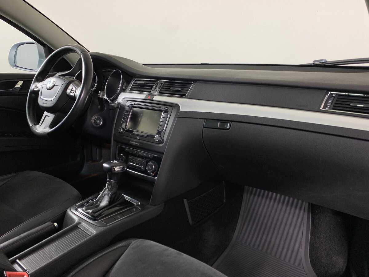 Skoda Superb с пробегом — 2011 год. Фото: #13