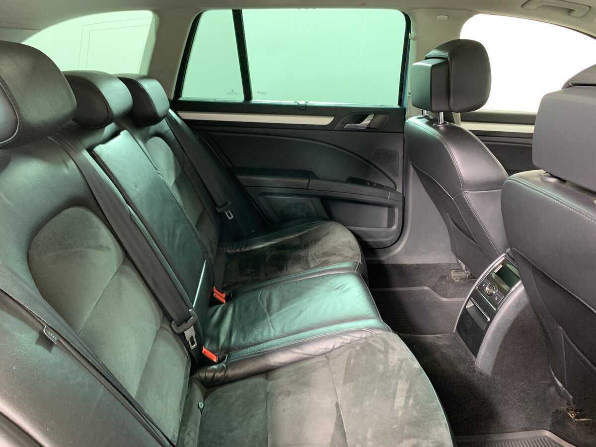 Skoda Superb с пробегом — 2011 год. Фото: #17