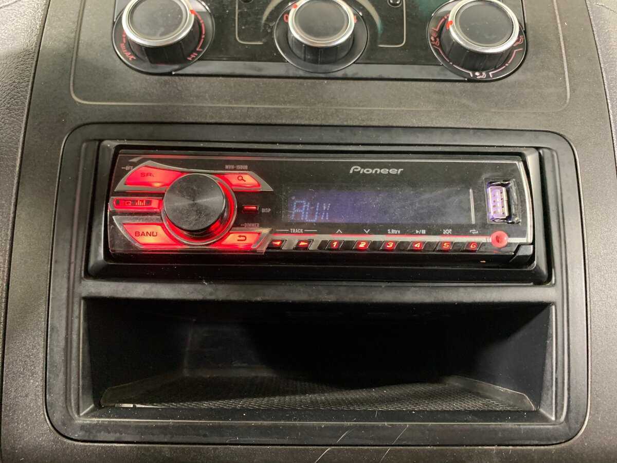 Volkswagen Caddy с пробегом — 2012 год. Фото: #15