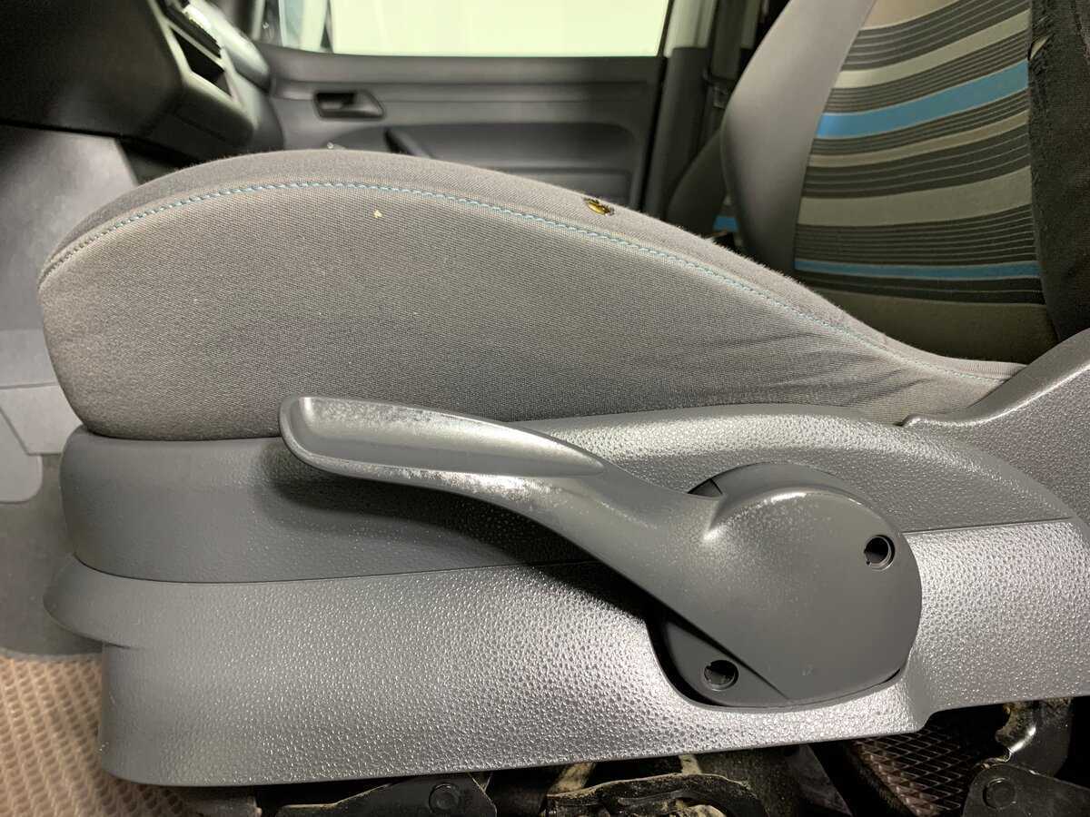 Volkswagen Caddy с пробегом — 2012 год. Фото: #16