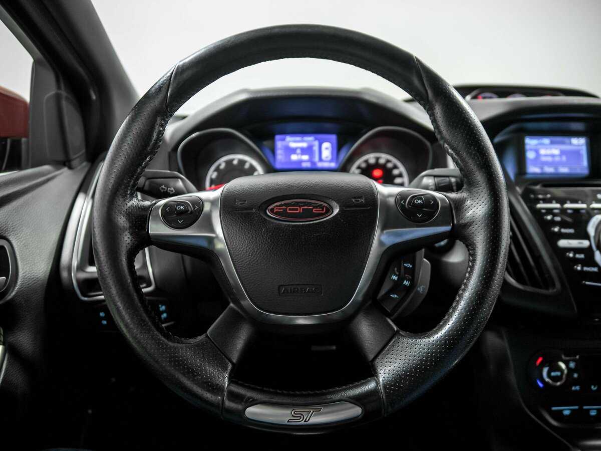 Ford Focus ST с пробегом — 2012 год. Фото: #6