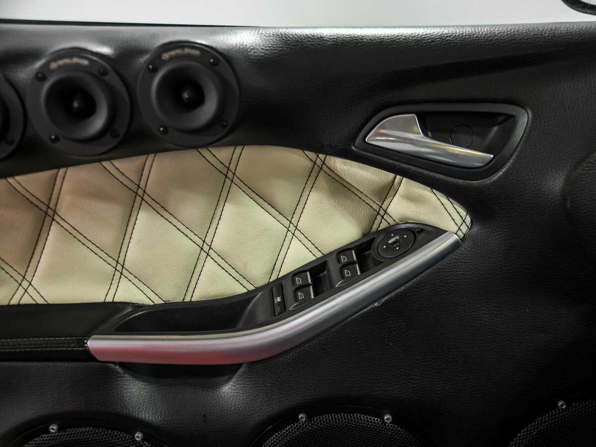 Ford Focus ST с пробегом — 2012 год. Фото: #11