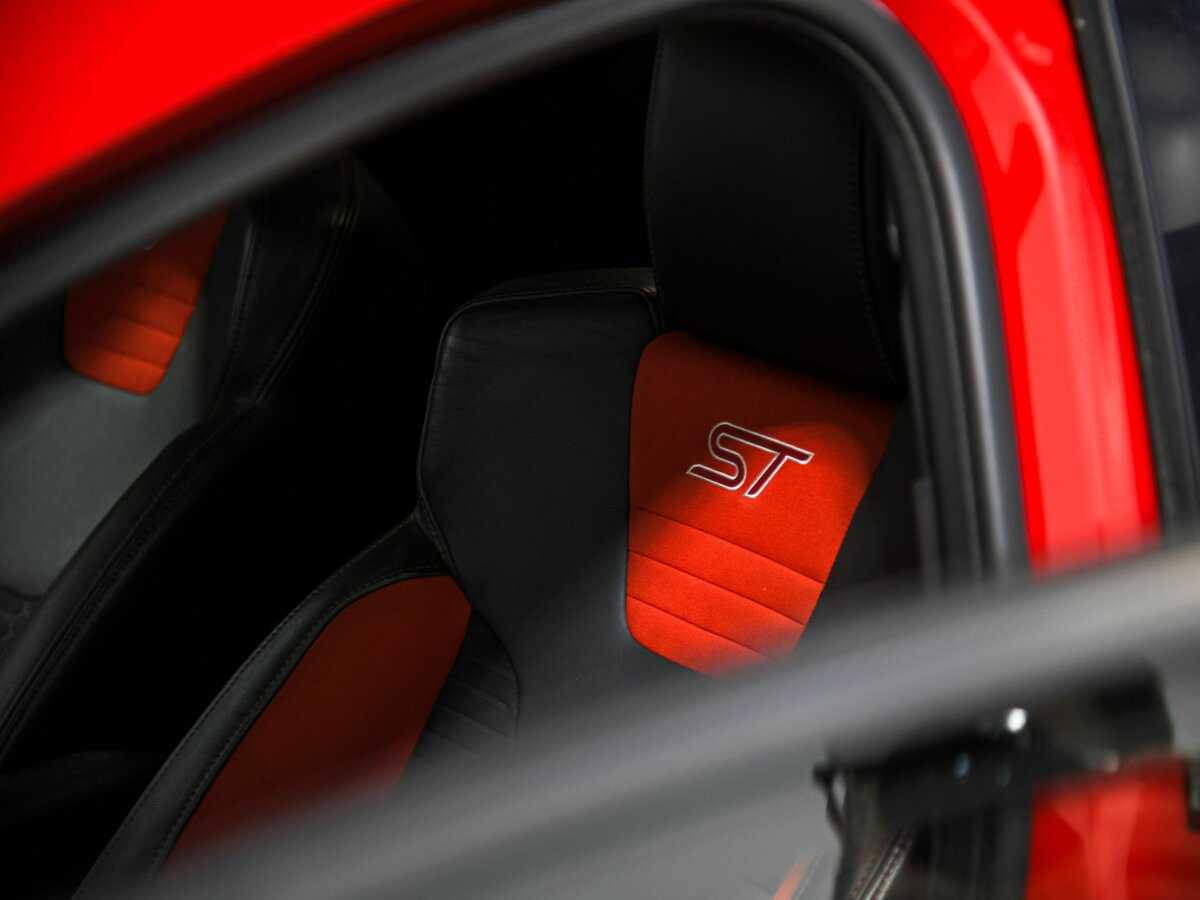 Ford Focus ST с пробегом — 2012 год. Фото: #14