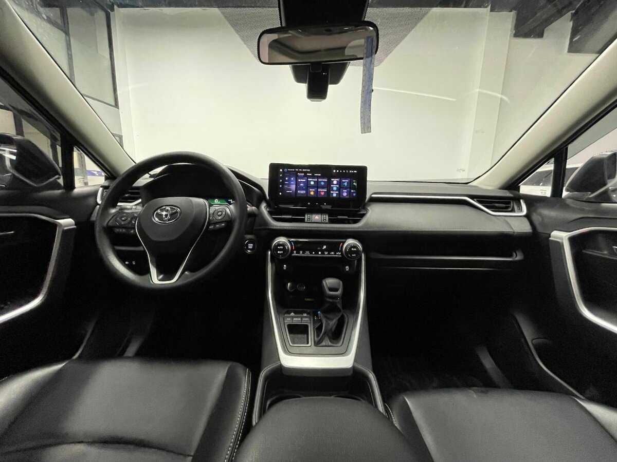 Toyota RAV4 с пробегом — 2023 год. Фото: #10