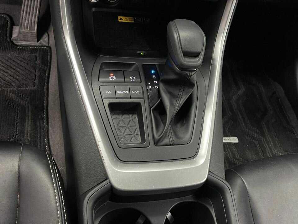 Toyota RAV4 с пробегом — 2023 год. Фото: #12