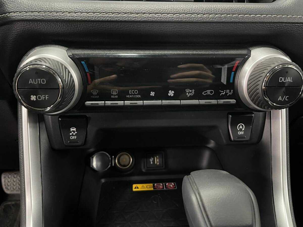 Toyota RAV4 с пробегом — 2023 год. Фото: #13