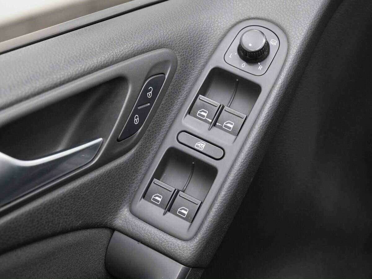 Volkswagen Golf с пробегом — 2009 год. Фото: #16