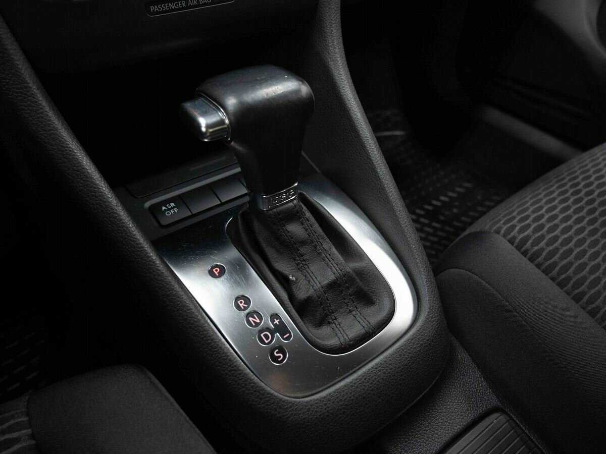 Volkswagen Golf с пробегом — 2009 год. Фото: #18