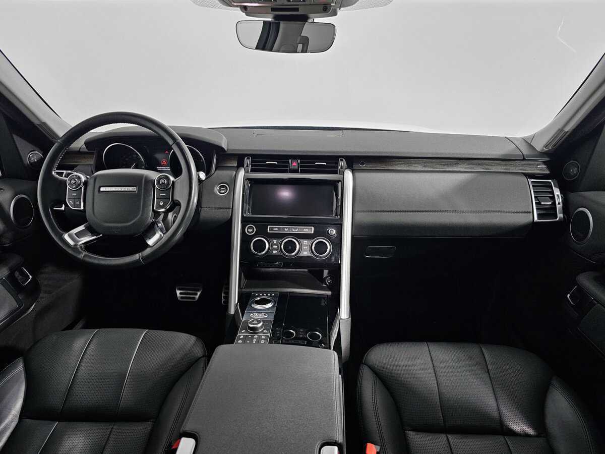 Land Rover Discovery с пробегом — 2017 год. Фото: #8