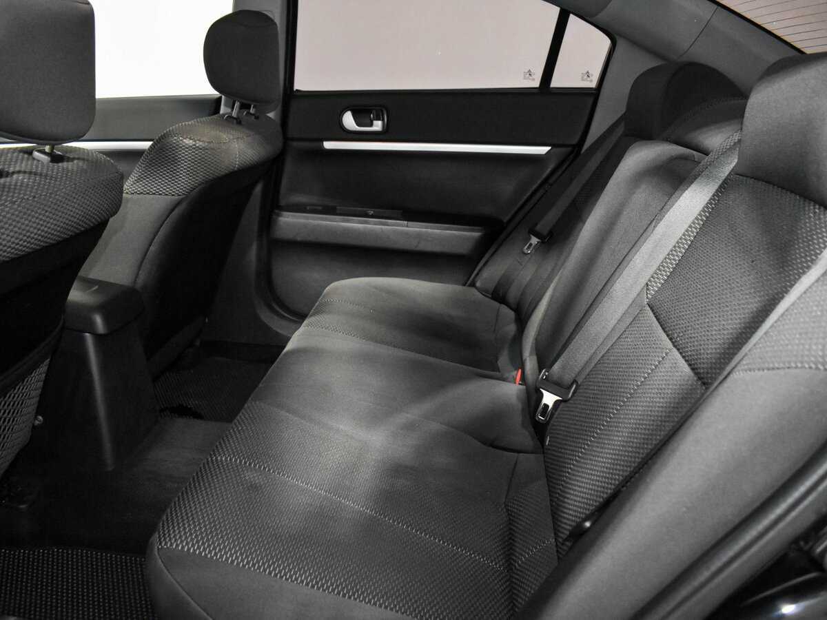 Mitsubishi Galant с пробегом — 2006 год. Фото: #9