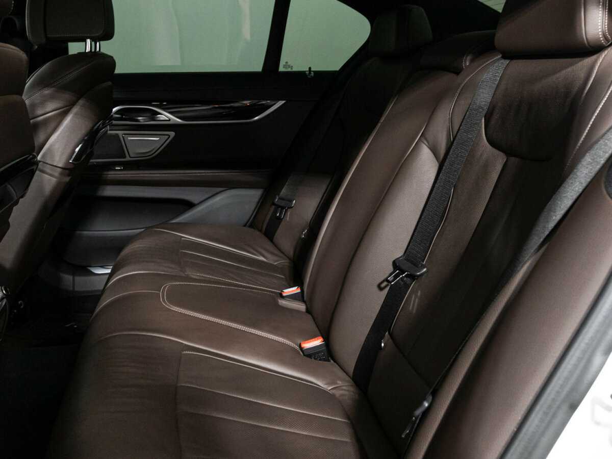 BMW 7 серии с пробегом — 2017 год. Фото: #9