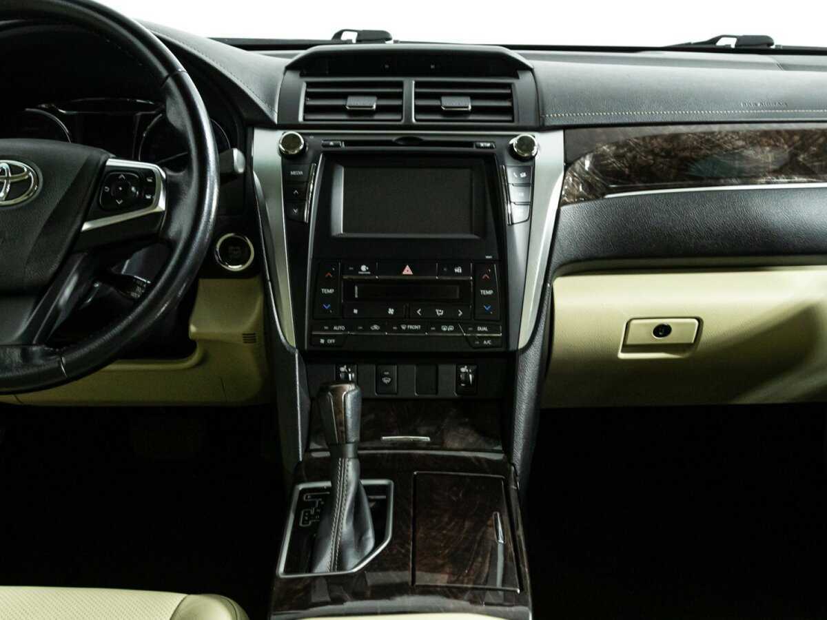 Toyota Camry с пробегом — 2016 год. Фото: #13