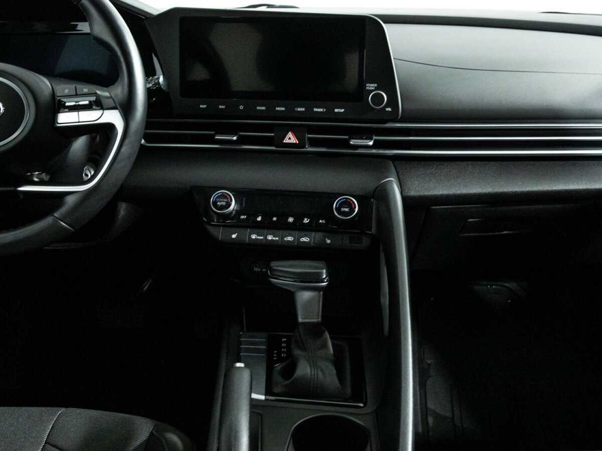 Hyundai Elantra с пробегом — 2023 год. Фото: #13