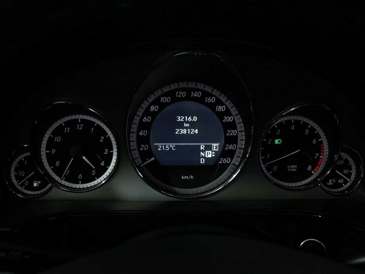 Mercedes-Benz E-Класс с пробегом — 2011 год. Фото: #9