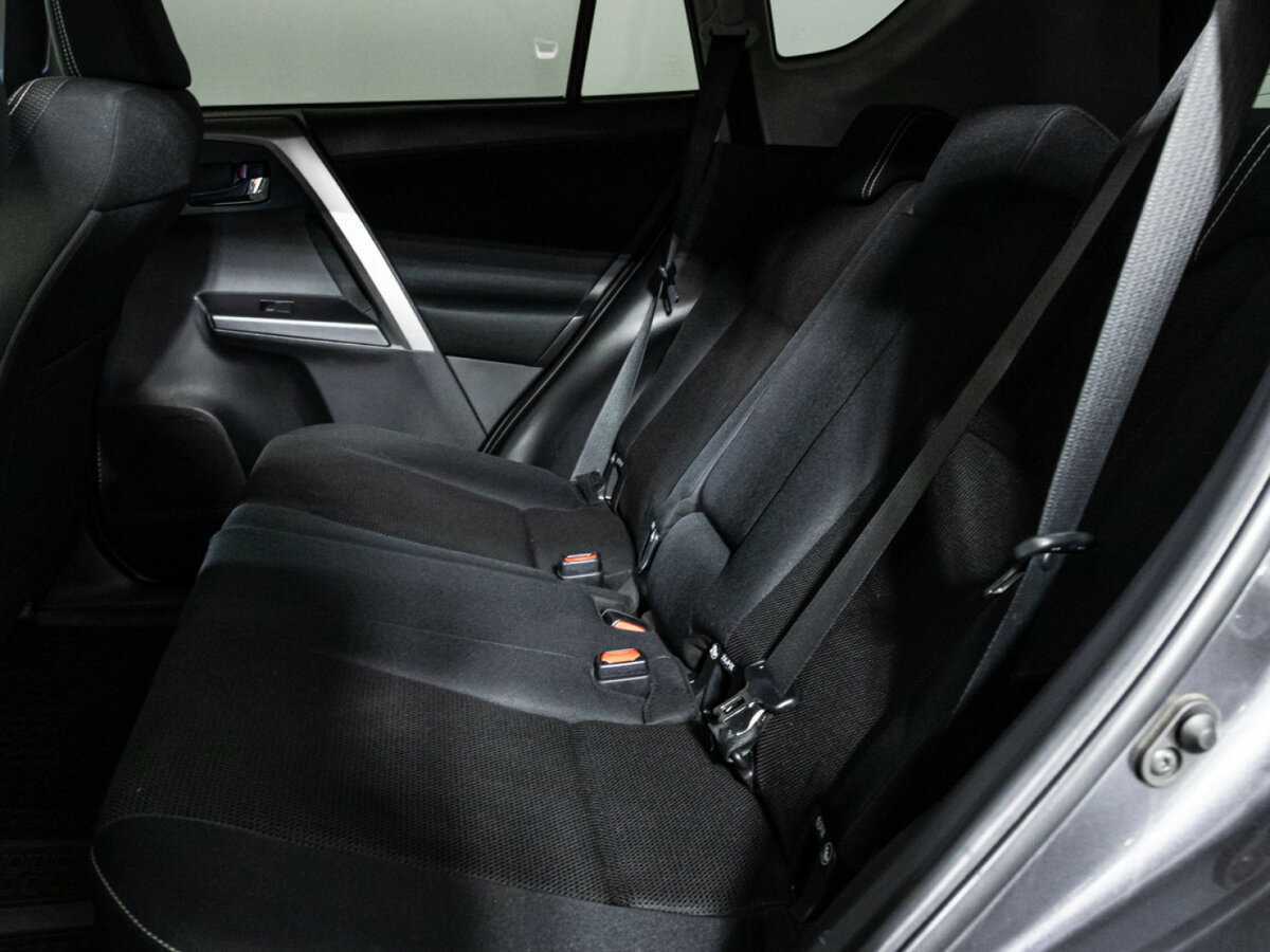 Toyota RAV4 с пробегом — 2016 год. Фото: #9